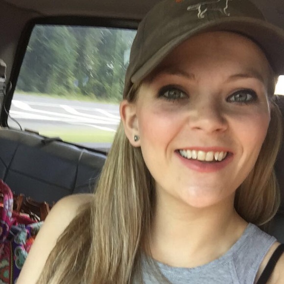 Meet your Posher, Bobbie-jo - Picture 4 of 4